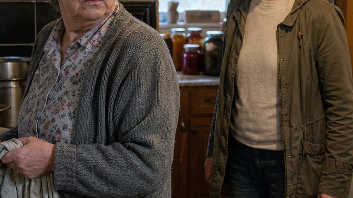 „Für Gemüse braucht ihr nicht mehr zu kommen!“ – Meine Mutter verweigerte uns plötzlich alles, bis ich in einer alten Blechdose entdeckte, worauf sie ihr ganzes Leben lang verzichtet hatte