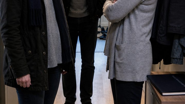 „Anna, was hast du dir dabei gedacht?“ – Als ihre Schwiegermutter von der heimlich gekauften Wohnung erfuhr, zerbrach für die junge Frau eine fünf Jahre lange Lüge
