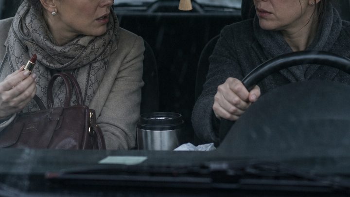 Sie kaufte den kleinen roten Wagen nicht aus Luxus – doch als ihre Kollegin nach einem Jahr plötzlich Geld von ihr verlangte, sagte sie nur einen einzigen Satz, der alles veränderte