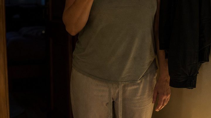 Um halb drei nachts nahm Marlene den fremden Anruf ihres Mannes entgegen – am nächsten Morgen sollte sie ihre Wohnung unterschreiben und damit unwissentlich ihr eigenes Leben verschenken