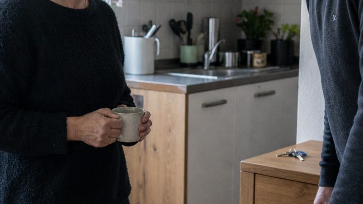 „Du kannst doch nicht einfach über fremdes Eigentum verfügen!“ – Als mein Mann seine Schwester in die Wohnung meiner Tochter einquartieren wollte, zog ich die einzige Konsequenz, mit der er niemals gerechnet hatte