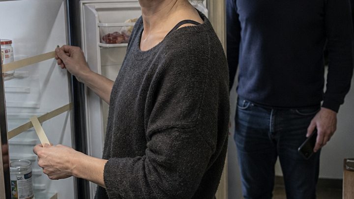 „Du lebst auf meine Kosten!“ – Als mein Mann die Familienausgaben trennen wollte, ließ ich ihn seine eigene Geburtstagsfeier organisieren und zeigte allen, wer hier tatsächlich für alles bezahlt hatte
