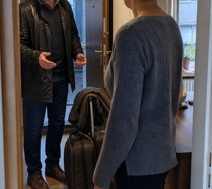 „Ich habe eine andere Frau“, wollte mein Mann erklären – doch als er nach Hause kam, standen seine Koffer bereits an der Tür, und plötzlich war sein ganzes sorgfältig geplantes Leben nichts mehr wert